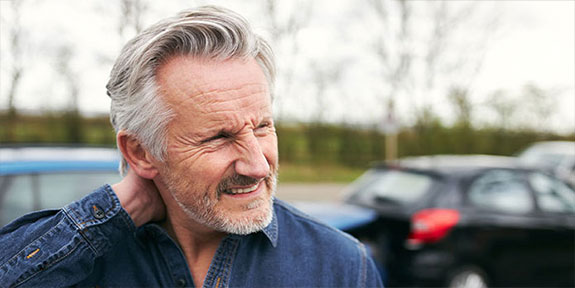 patient getting auto accident chiropractic in Ontario