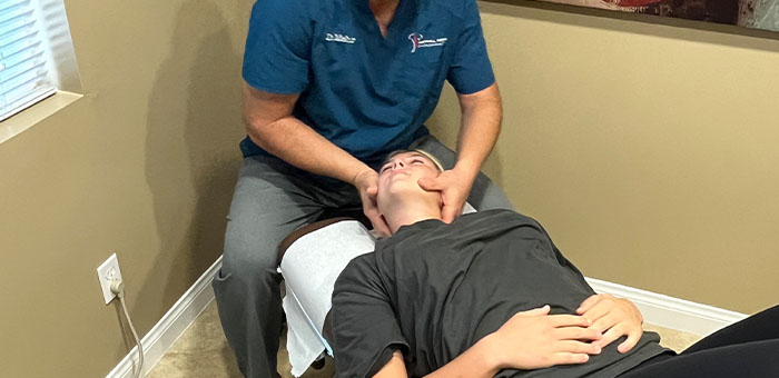 patient receiving diversified technique in Ontario for auto accident injury
