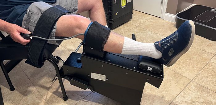 patient receiving knee decompression in Ontario for auto accident injury