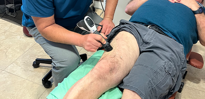 patient receiving shockwave therapy in Ontario for auto accident injury